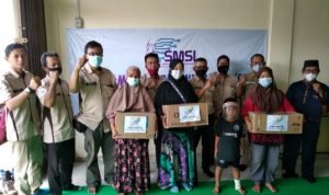 ss (1) SMSI Bintan - Tanjungpinang usai berbagi paket sembako pada kaum Duafa di sekretariat SMSI Bintan- Tanjungpinang di perumahan bukit Raya Ganet tanjungpinang, foto SMSI